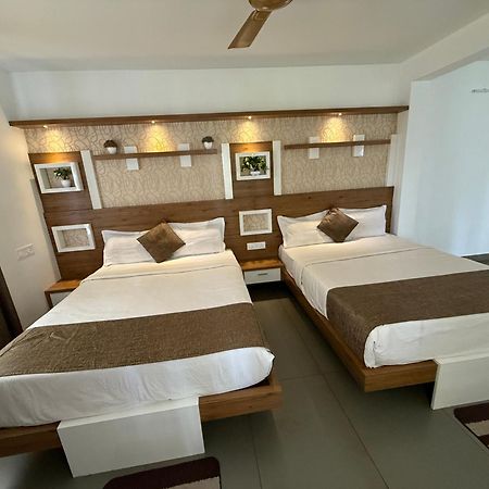 Honey Rock Hotel Kanthalloor Exterior photo