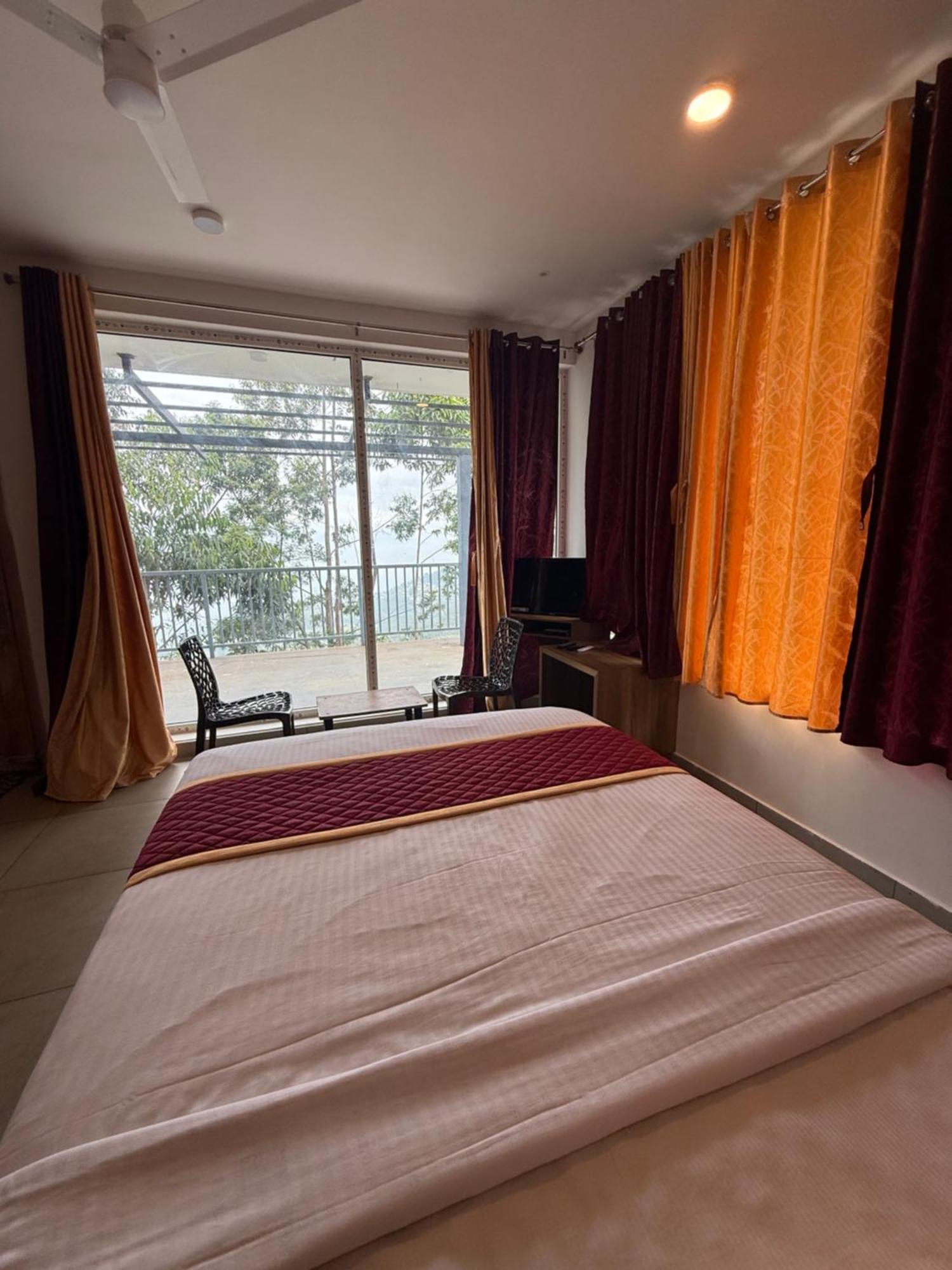 Honey Rock Hotel Kanthalloor Exterior photo