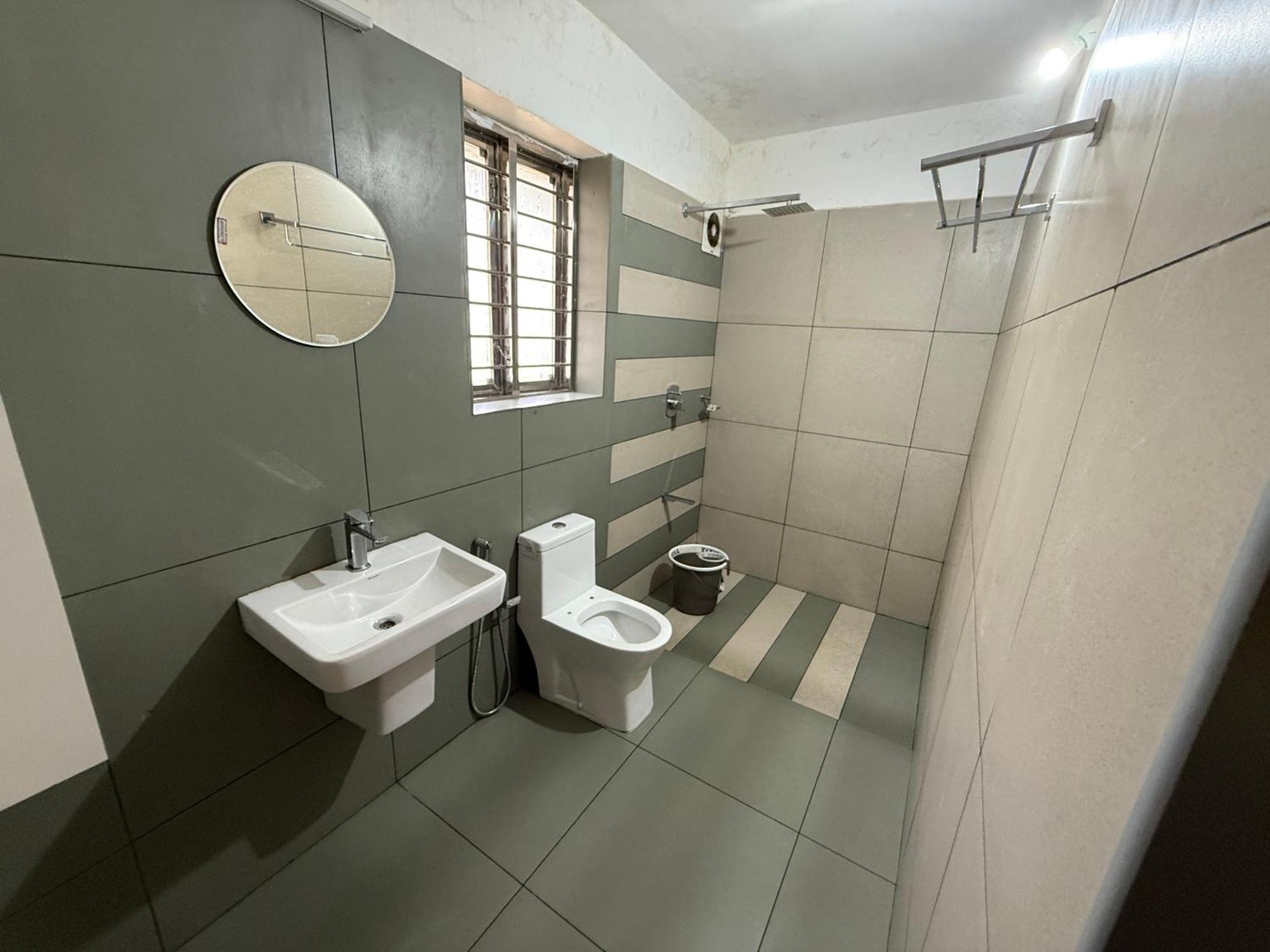 Honey Rock Hotel Kanthalloor Exterior photo