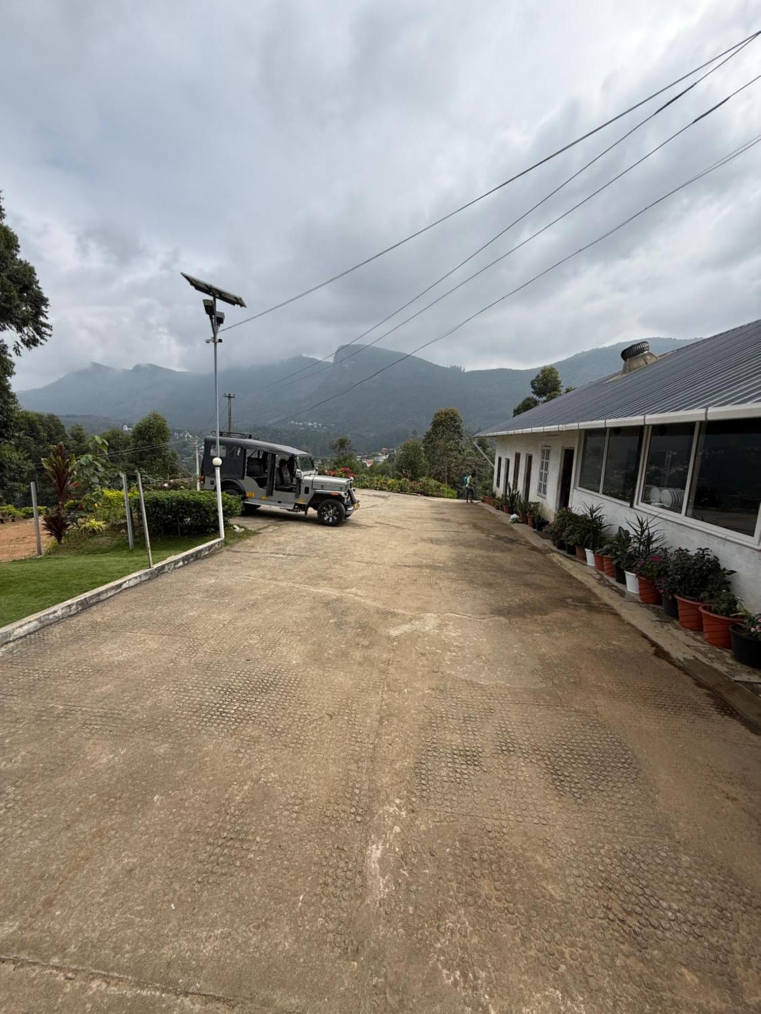 Honey Rock Hotel Kanthalloor Exterior photo