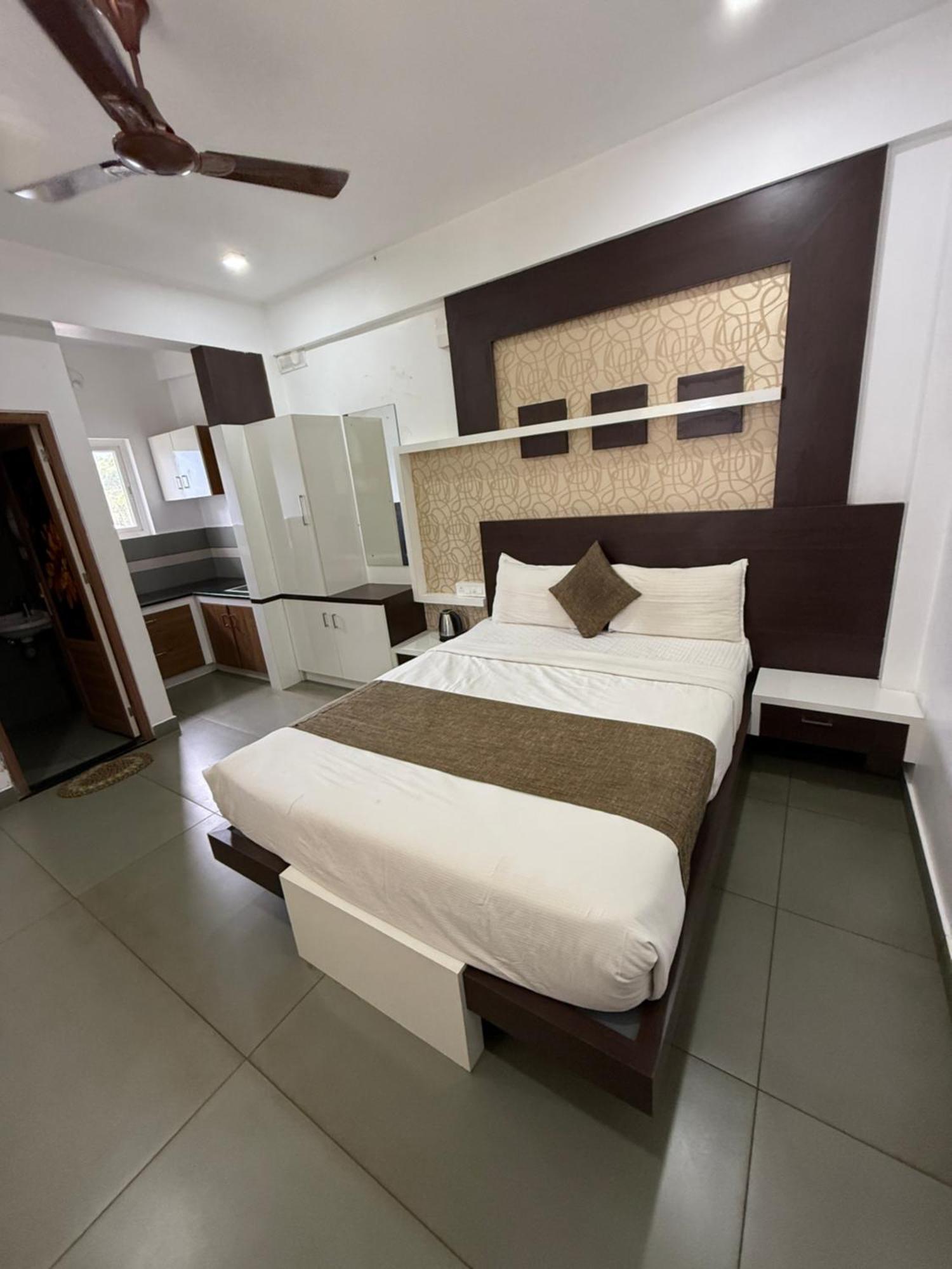 Honey Rock Hotel Kanthalloor Exterior photo